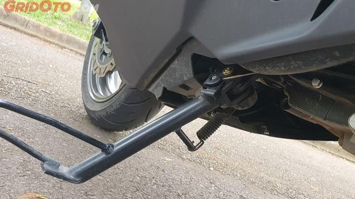 Waspada, Inilah 4 Dampak Sering Mematikan Motor dengan Standar Samping