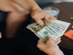 Dari Bunga Tinggi hingga Jeratan Hutang, Ini 4 Risiko Menggunakan Jasa Rentenir
