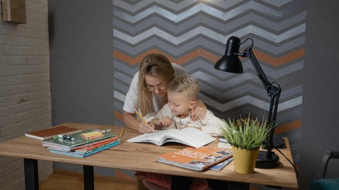 Ilustrasi Kemajuan yang pesat dan dapat membangun kepercayaan diri pada kempampuan bahasa inggris menggunakan jasa les private. (pexels.com)