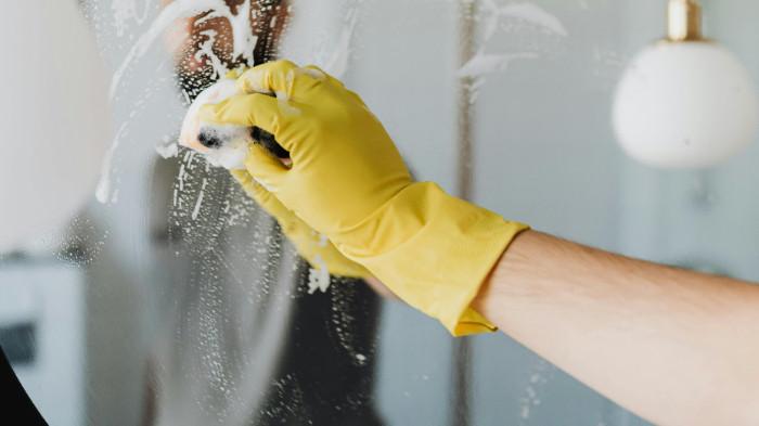 Ilustrasi jasa pembersih rumah untuk keterbatasan waktu dan kesibukan yang padat. (pexels.com)