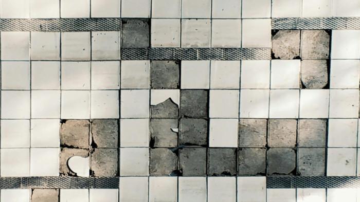 Ilustrasi keramik cepat rusak disebabkan oleh pergerakan dan perubahan lingkungan. (pexels.com)