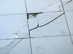 Mengungkap 4 Penyebab Lantai Keramik Tiba-Tiba Retak dan Pecah