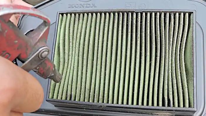 3 Cara Tepat Membersihkan Saringan Udara Motor Injeksi Tanpa Merusaknya