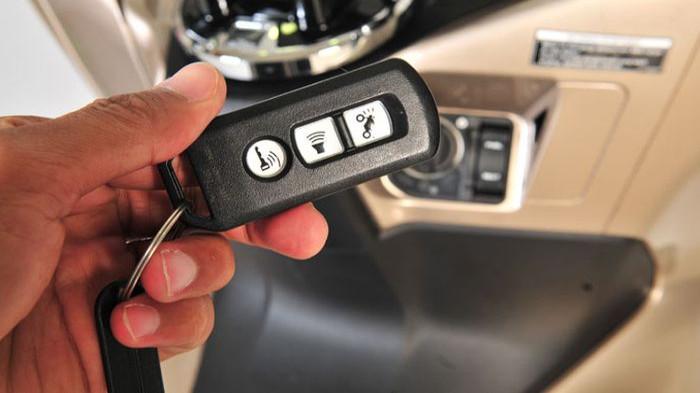 4 Tips Aman Menyimpan Remote Smart Key Motor Saat Berkendara