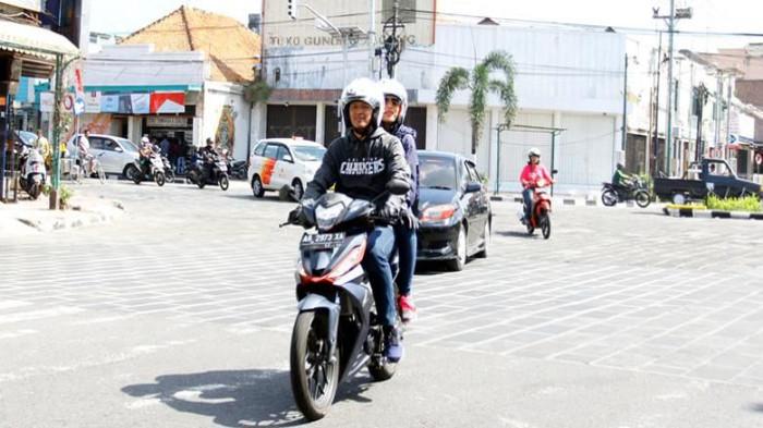5 Cara Mencegah Dehidrasi Saat Berkendara Motor Siang Hari di Bulan Puasa