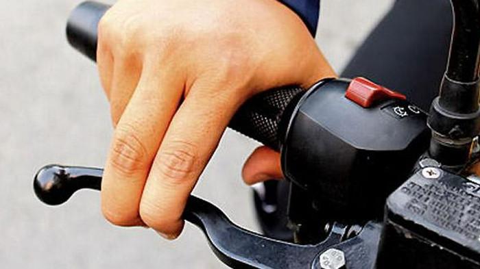 Masalah pada rem motor depan.