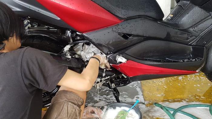 5 Tips Membersihkan Motor Setelah Mudik, Biar Kinclong Lagi