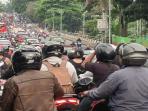 6 Tips Berkendara Motor di Tengah Kemacetan Menjelang Buka Puasa Agar Tetap Aman dan Fokus