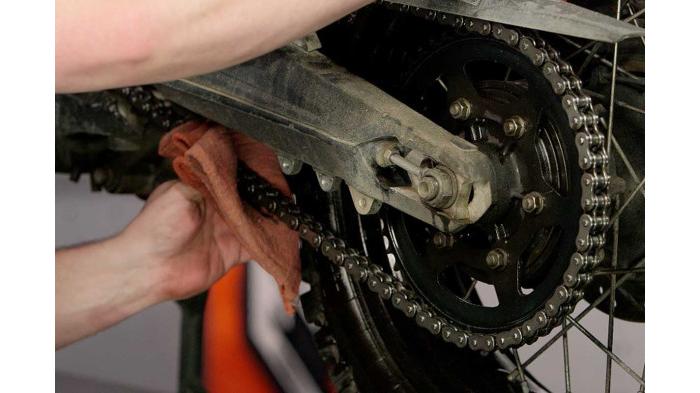 Ternyata Salah, Jangan Pakai Oli Bekas untuk Rantai Motor, Ini Bahaya yang Sering Diabaikan