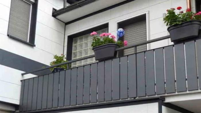 Pembatas atau Railing yang Lebih Tertutup