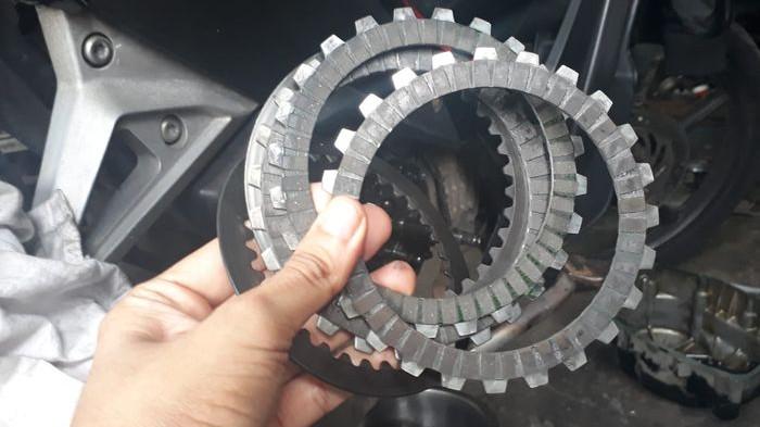 4 Tanda Kampas Kopling Motor Sudah Aus Tanpa Perlu Bongkar Mesin