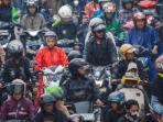 4 Tips Berkendara Motor dengan Tenang Meski Sedang Dalam Situasi Mendesak 