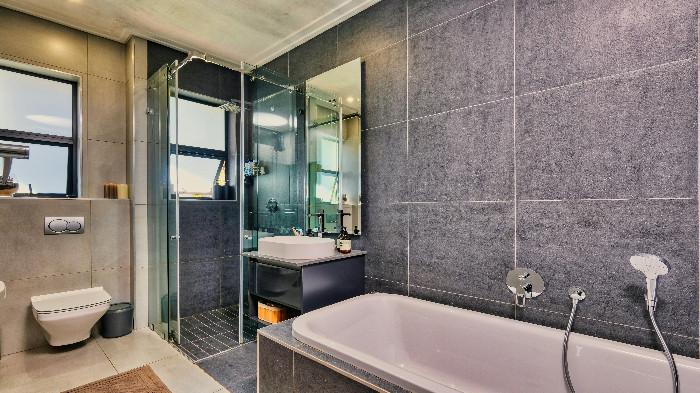 5 Material Terbaik Dinding Kamar Mandi Tahan Air dan Mudah Dirawat