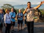 6 Keunggulan Menggunakan Jasa Tour Guide untuk Perjalanan Wisata